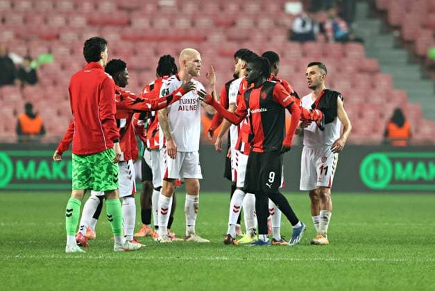 Samsunspor v Hamrun Spartans - UEFA Conference League SAMSUN, TURKIYE - NOVEMBER 6: Players of Samsunspor celebrate victory after the UEFA Conference League week 3 football match between Samsunspor and Hamrun Spartans at Yeni 19 Mayis Stadium in Samsun, Turkiye, on November 6, 2025. Veysel Altun Anadolu Samsun Turkey. Editorial use only. Please get in touch for any other usage.  Copyright: x2025xAnadoluxVeyselxAltunx