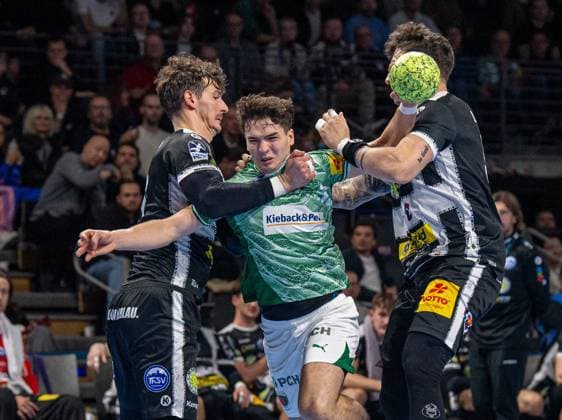 Handball, Men, Season 2025 2026, DHB Cup Round of 16 , Füchse Berlin ThSV Eisenach, f l Philipp Meyer Eisenach , Gabriel Kofler Füchse Berlin , Justin Kurch Eisenach , 06 11 2025, Copyright: xSebastianxRäppold MatthiasxKochx