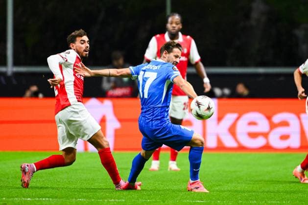 SC Braga v KRC Genk - UEFA Europa League BRAGA, PORTUGAL - NOVEMBER 06 : Hrosovsky Patrik midfielder of KRC Genk in action during the UEFA Europa League 2025 26 League Phase MD4 match between SC Braga and KRC Genk on November 6, 2025 in Braga, Portugal, 06 11 2025 Braga Portugal  Copyright: xVincentxKalutx