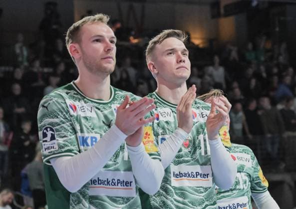 06 11 2025, xlakx, Handball, DHB Pokal 1 8 Final, Fuechse Berlin ThSV Eisenach f l Mathias Gidsel Fuechse Berlin , Lasse Andersson Fuechse Berlin Cheering about the victory, cheering after the end of the game Berlin Daniel Lakomski
