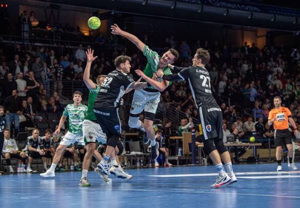 Handball, Men, Season 2025 2026, DHB Cup Round of 16 , Füchse Berlin ThSV Eisenach, f l Philipp Meyer Eisenach , Gabriel Kofler Füchse Berlin , Justin Kurch Eisenach , 06 11 2025, Copyright: xSebastianxRäppold MatthiasxKochx