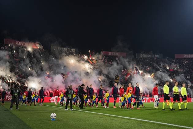 Teams enter the soccer turf for the match during the UEFA Europa League soccer match between Bologna and Brann at the Renato DallÕAra Stadium in Bologna, north Italy - Thursday, November 6, 2025 -  Copyright: xMassimoxPaolone LaPressex