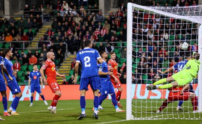 UEFA Europa Conference League Group Phase, Tallaght Stadium, Dublin 6 11 2025 Shelbourne vs Drita Drita s Faton Maloku clears the ball off the line Faton Maloku clears the ball off the line 6 11 2025  Copyright: x INPHO RyanxByrnex RB2_0332
