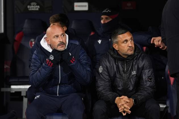 Bologna s head coach Vincenzo Italiano and Bologna s assistant coach Daniel Niccolini look on during the UEFA Europa League soccer match between Bologna and Brann at the Renato DallÕAra Stadium in Bologna, north Italy - Thursday, November 6, 2025 -  Copyright: xMassimoxPaolone LaPressex