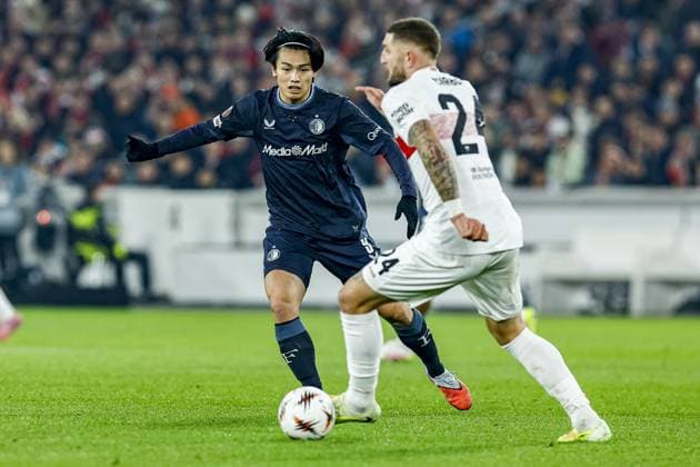 STUTTGART , 06-11-2025 , MHP Arena , season 2025 2026 , UEFA Europa League League phase match between Vfb Stuttgart and Feyenoord , Picture shows Feyenoord player Ayase Ueda and Stuttgart player Jeff Chabot Stuttgart - Feyenoord  x31891742x Copyright: