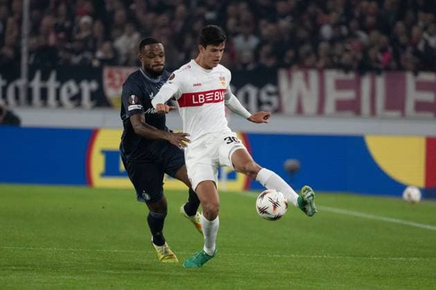 v li Cyle Larin Feyenoord Rotterdam, 10 , Chema Andreas VfB Stuttgart, 30 GER, VfB Stuttgart vs Feyenoord Rotterdam, Football, UEFA Europa League, Men, Matchday 4, Season 2025 2026, 06 11 2025, GER, VfB Stuttgart vs Feyenoord Rotterdam, Football, UEFA Europa League, Men, Matchday 4, Season 2025 2026, 06 11 2025 Stuttgart Copyright: xEibner-Pressefoto WolfgangxFrankx EP_WFK