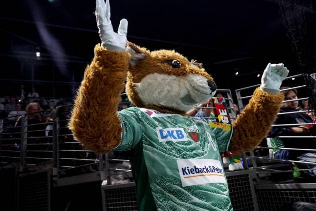 DEU, DHB Pokal, Fuechse Berlin vs Eisenach, 06 11 2025, Max Schmeling Halle, Berlin, DEU, DHB Pokal, Fuechse Berlin vs Eisenach, in the picture mascot nordphotoxGmbHx xEngler nph00076