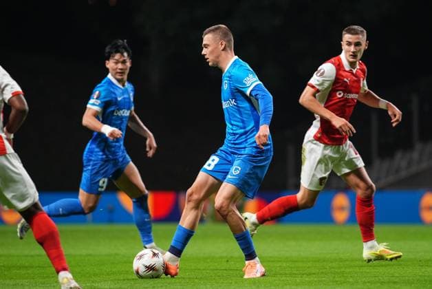 Genk s Daan Heymans pictured in action during a soccer game between Portuguese soccer team SC Braga and Belgian club KRC Genk, on Thursday 06 November 2025, in Braga, fourth game (out of 8) in the league phase of the UEFA Europa League competition. JOMAxGISBERT  x139676979x