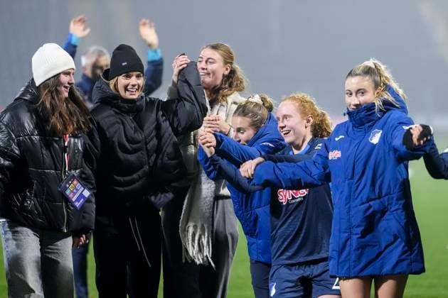 from left Chiara Hahn TSG, 23 , Selina Cerci TSG, 29 , Lisa Doorn TSG, 14 , Napsugar Sinka TSG, 8 , Milena Röder TSG, 28 , Janna Grimm TSG, 26 , TSG 1899 Hoffenheim players, cheering after the final whistle, joy about the victory, winner, winner, cheers, cheer, cheerful, positive, happy, rejoice, optimistic, highlight, action, action, 06 11 2025, Sinsheim Hoffenheim Germany , Football, Google Pixel Women Bundesliga, TSG 1899 Hoffenheim SC Freiburg, DFB DFL REGULATIONS PROHIBIT ANY USE OF PHOTOGRAPHS AS IMAGE SEQUENCES AND OR QUASI VIDEO xozx