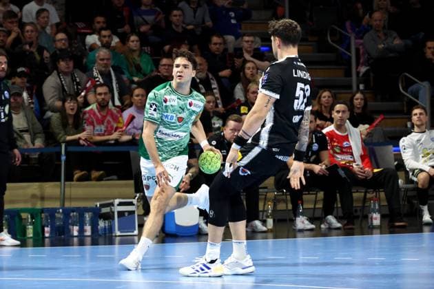 DEU, DHB Pokal, Fuechse Berlin vs Eisenach, 06 11 2025, Max Schmeling Halle, Berlin, DEU, DHB Pokal, Fuechse Berlin vs Eisenach, in the picture Tobias Reichmann Fuechse Berlin 36 , Justin Kurch Eisenach 52 nordphotoxGmbHx xEngler nph00076