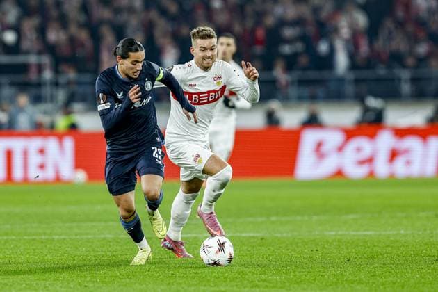 STUTTGART , 06-11-2025 , MHP Arena , season 2025 2026 , UEFA Europa League League phase match between Vfb Stuttgart and Feyenoord , Picture shows Feyenoord player Anis Hadj Moussa and Stuttgart player Maximilian MittelstÅ dt Stuttgart - Feyenoord  x31891761x Copyright: