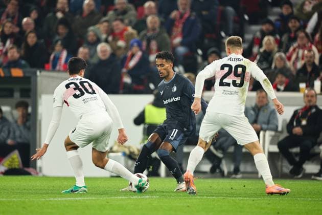 STUTTGART - (l-r) Chema Andres of VfB Stuttgart, Goncalo Borges of Feyenoord, Finn Jeltsch of VfB Stuttgart during the UEFA Europa League match between VFB Stuttgart and Feyenoord Rotterdam at the Stuttgart Arena on November 6, 2025, in Stuttgart, Germany. ANP BART STOUTJESDIJK UEFA Europa League Matchday 4 2025-2026 xVIxANPxSportx xxANPxIVx 541418529 originalFilename: 541418529.jpg