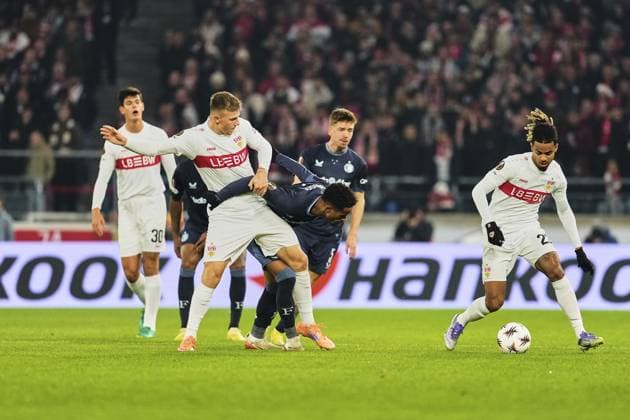 UEFA Europa League: VfB Stuttgart v Feyenoord Stuttgart - Goncalo Borges of Feyenoord and Gijs Smal of Feyenoord during the fourth match of the UEFA Europa League 2025 2026. The match is set between VfB Stuttgart and Feyenoord at Neckarstadion, MHP Arena on 6 November 2025 in Stuttgart, Germany. Copyright: xTomxBodex
