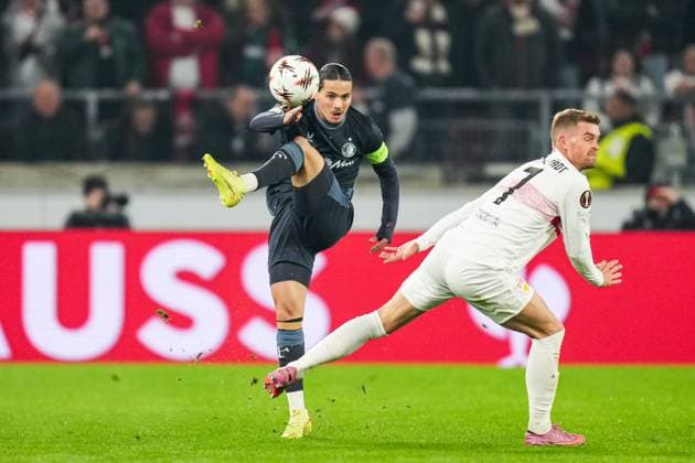 UEFA Europa League: VfB Stuttgart v Feyenoord Stuttgart - Anis Hadj Moussa of Feyenoord, Maximilian Mittelstädt of VfB Stuttgart during the fourth match of the UEFA Europa League 2025 2026. The match is set between VfB Stuttgart and Feyenoord at Neckarstadion, MHP Arena on 6 November 2025 in Stuttgart, Germany. Copyright: xYannickxVerhoevenx