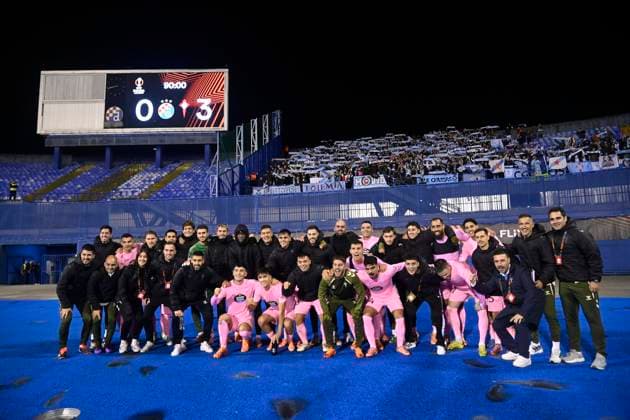 Croatia, Zagreb, 061125. Celta team celebrate at the end of the UEFA Europa League 4th round match, GNK Dinamo - RC Celta de Vigo. Photo: Ronald Gorsic CROPIX Zagreb Copyright: xxRonaldxGorsicx xCROPIXx rg_dinamo_celta68-061125
