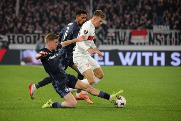 06 11 2025, xmohx, Football UEFA Europa League, VfB Stuttgart Feyernoord Rotterdam v l Gijs Smal Feyenoord Rotterdam Finn Jeltsch VfB Stuttgart Zweikampf, Aktion, action, battle for the ball TIONS PROHIBIT ANY USE OF PHOTOGRAPHS as IMAGE SEQUENCES and or QUASI VIDEO Stuttgart