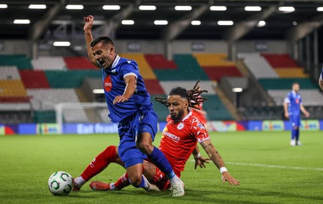 UEFA Europa Conference League Group Phase, Tallaght Stadium, Dublin 6 11 2025 Shelbourne vs Drita Shelbourne s Milan Mbeng with Blerton Sheji of Drita Milan Mbeng with Blerton Sheji 6 11 2025  Copyright: x INPHO RyanxByrnex RB2_0321