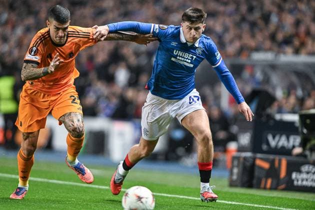 Rangers v A.S. Roma UEFA Europa League Mikey Moore of Rangers and Gianluca Mancini of A.S. Roma during the UEFA Europa League match at Ibrox Stadium, Glasgow UK Newspapers OUT Copyright: xJamiexJohnstonx FIL-22472-0055
