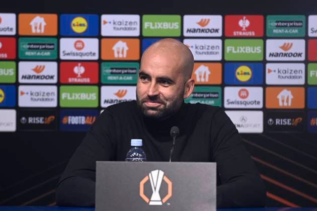 Croatia, Zagreb, 061125. press conference, PK, Pressekonferenz of Celta coach Claudio Giraldez after the UEFA Europa League 4th round match, GNK Dinamo - RC Celta de Vigo. Photo: Ronald Gorsic CROPIX Zagreb Copyright: xxRonaldxGorsicx xCROPIXx rg_dinamo_celta71-061125