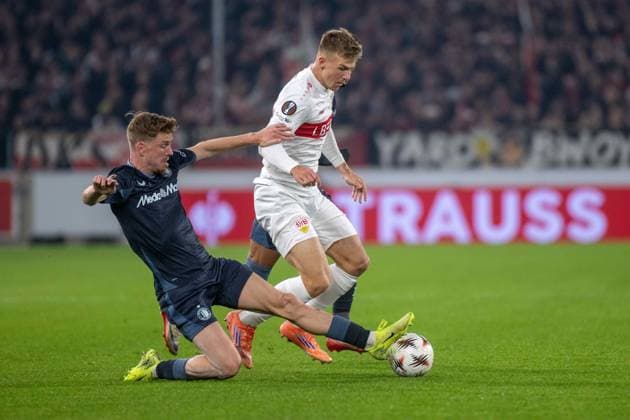Gijs Smal Feyenoord Rotterdam and Finn Jeltsch VfB Stuttgart xettx, Germany, Stuttgart, 06 11 2025, Football, UEFA Europa League VfB Stuttgart vs Feyenoord Rotterdam, Season 2025 2026, Match Day 4, MHP Arena