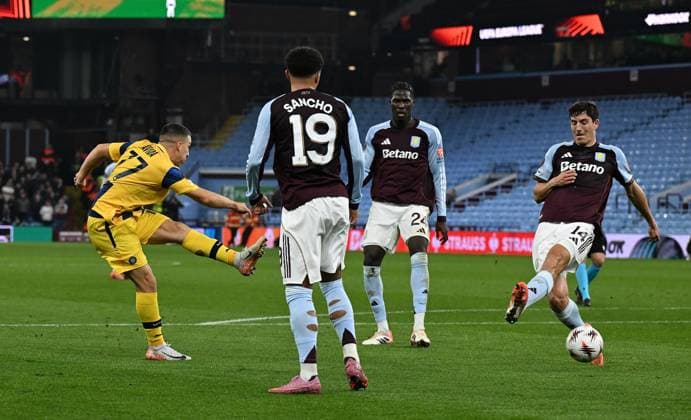Osher Davida of Maccabi Tel Aviv has a shot Aston Villa v Maccabi Tel Aviv, UEFA Europa League, Group Stage, Football, Villa Park, Birmingham, UK - 06 Nov 2025Birmingham Villa Park United Kingdom EDITORIAL USE ONLY No use with unauthorised audio, video, data, fixture lists, club league logos or live services. Online in-match use limited to 120 images, no video emulation. No use in betting, games or single club league player publications. Copyright: xAnnaxGowthorpe Shutterstockx 15642257aa