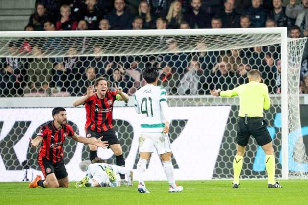 UEFA Europa League FC Midtjylland Celtic FC Referee Nenad Minakovic awards a penalty to Celtic during the Europa League match between FC Midtjylland and Celtic FC at MCH Arena in Herning on Thursday, November 6, 2025 Photo Bo Amstrup Ritzau Scanpix , Herning Denmark Mors  Copyright: BoxAmrstrupx xRitzauxScanpix BoxAmstrupx spdk20251106-212323-L