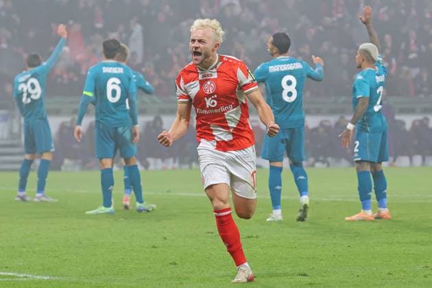 Mainz, Germany 06 November 2025 Conference League 2025 2026 FSV Mainz 05 vs AC Florence Pictured Benedikt Hollerbach Mainz celebrates his goal for 1 1 Mewa Arena Rheinland Pfalz Copyright: xFotostandx xRacochax