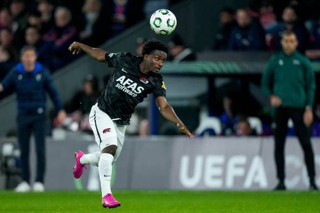 2025-11-06 Crystal Palace v AZ Alkmaar - UEFA Conference League 2025 26 League Phase MD4 LONDON, UNITED KINGDOM - NOVEMBER 6: Ibrahim Sadiq of AZ Alkmaar runs with the ball during the UEFA Conference League 2025 26 League Phase MD4 match between Crystal Palace and AZ Alkmaar at Selhurst Park Stadium on November 6, 2025 in London, United Kingdom. London Selhurst Park Stadium United Kingdom Content not available for redistribution in The Netherlands directly or indirectly through any third parties. Copyright: xEdxvanxdexPolx