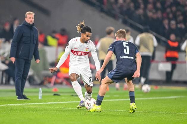 Lorenz Assignon (VfB Stuttgart) und Gijs Smal (Feyenoord Rotterdam) battle for the ball during the UEFA Europa League 2025 26 League Phase MD4 match between VfB Stuttgart and Feyenoord at Stuttgart Arena on November 6, 2025 in Stuttgart, Germany. (Photo by Harry Langer DeFodi Images) Lorenz Assignon VfB Stuttgart and Gijs Smal Feyenoord Rotterdam battle for the ball during the UEFA Europa League 2025 26 League Phase MD4 match between VfB Stuttgart and Feyenoord at Stuttgart Arena on November 6, 2025 in Stuttgart, Germany Photo by Harry Langer DeFodi Images