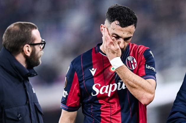 251106 Charalampos Lykogiannis of Bologna looks dejected after receiving a red card during the Europa League football match between Bologna and Brann on November 6, 2025 in Bologna Photo Image Photo BILDBYRAN kod XY XY0083 fotboll football soccer fotball uefa europa league europa league bologna brann bbeng depp  Copyright: ImagexPhoto BB251106ZL012