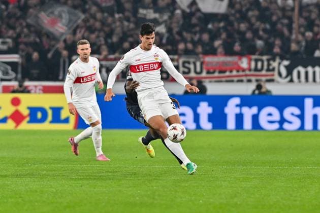 Europa League VfB Stuttgart Feyenoord Rotterdam 06 11 2025 STUTTGART, GERMANY 6 NOVEMBER in the duel Chema ANDRES VfB Stuttgart 30 and Cyle LARIN Feyenoord Rotterdam 10 during the league match between VfB Stuttgart and Feyenoord Rotterdam on matchday 4 of the Europa League at the MHP Arena on 06 11 2025 Copyright: xBEAUTIFULxSPORTS Goldbergx