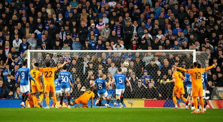 Matias Soule of AS Roma scores to give Roma a 0-1 lead. Rangers v Roma, UEFA Europa League, Group Stage, Football, Ibrox Stadium, Glasgow, Scotland, UK - 06 Nov 2025Glasgow Ibrox Scotland United Kingdom EDITORIAL USE ONLY No use with unauthorised audio, video, data, fixture lists, club league logos or live services. Online in-match use limited to 120 images, no video emulation. No use in betting, games or single club league player publications. Copyright: xStuartxWallace Shutterstockx 15642261h
