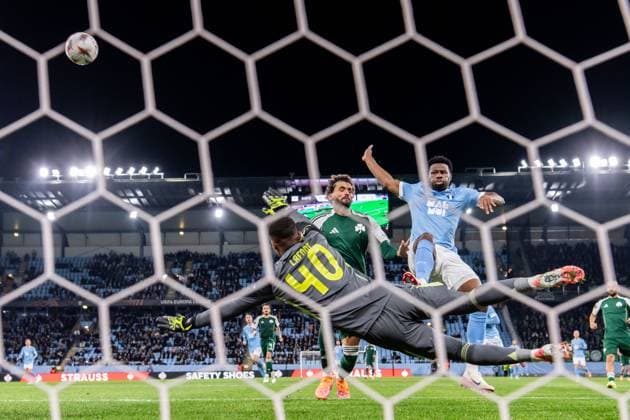 251106 Emmanuel Ekong of Malmö FF against Ahmed Touba and goalkeeper Alban Lafont of Panathinaikos during the UEFA Europa League football match between Malmö FF and Panathinaikos on November 6, 2025 in Malmö Photo Petter Arvidson BILDBYRAN kod PA PA1108 fotboll football soccer fotball uefa europa league europa league malmö ff panathinaikos bbeng  Copyright: PETTERxARVIDSON BB251106PA183