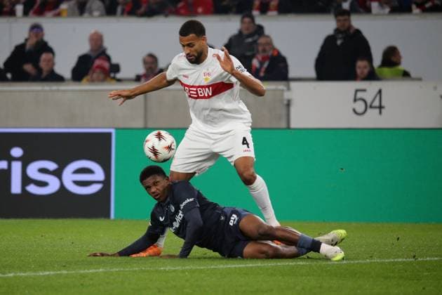 06 11 2025, xmohx, Football UEFA Europa League, VfB Stuttgart Feyernoord Rotterdam v l Givairo Read Feyenoord Rotterdam Josha Vagnoman VfB Stuttgart Zweikampf, Aktion, action, battle for the ball DFL DFB REGULATIONS PROHIBIT ANY USE OF PHOTOGRAPHS as IMAGE SEQUENCES and or QUASI VIDEO Stuttgart