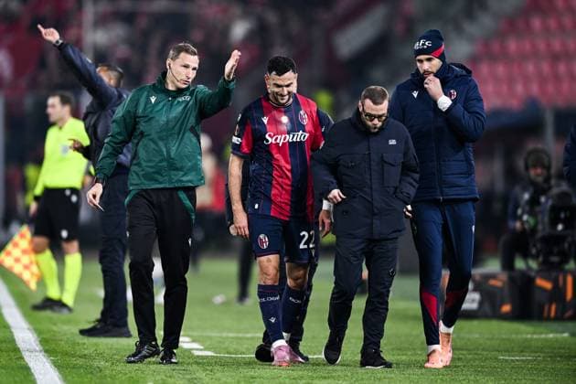 251106 Charalampos Lykogiannis of Bologna leaves the pitch after receiving a red card during the Europa League football match between Bologna and Brann on November 6, 2025 in Bologna Photo Image Photo BILDBYRAN kod XY XY0083 fotboll football soccer fotball uefa europa league europa league bologna brann bbeng depp  Copyright: ImagexPhoto BB251106ZV010