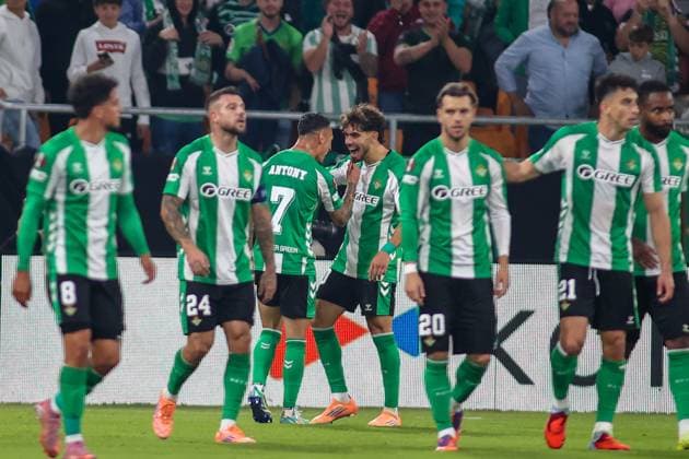 UEFA Europa Leauge: Real Betis vs Olympique Lyon Sevilla, Spain - 06 11 2025: UEFA Europa League match between Real Betis Balompie and Olympique Lyon at Estadio La Cortuja 10 Real Betis attacker, Ez Abde celebrates scoring his sides first goal of the match Mandatory Credit: Toby Tande Avant Sports Agency Sevilla Estadio La Cortuja Spain Copyright: xx
