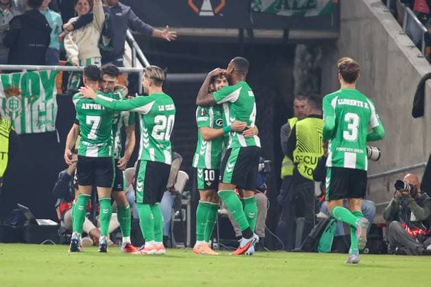 UEFA Europa Leauge: Real Betis vs Olympique Lyon Sevilla, Spain - 06 11 2025: UEFA Europa League match between Real Betis Balompie and Olympique Lyon at Estadio La Cortuja 7 Real Betis attacker, Antony celebrates scoring his sides second goal of the match Mandatory Credit: Toby Tande Avant Sports Agency Sevilla Estadio La Cortuja Spain Copyright: xx
