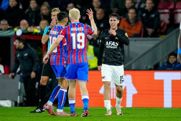 2025-11-06 Crystal Palace v AZ Alkmaar - UEFA Conference League 2025 26 League Phase MD4 LONDON, UNITED KINGDOM - NOVEMBER 6: Mateo Chavez of AZ Alkmaar looks on during the UEFA Conference League 2025 26 League Phase MD4 match between Crystal Palace and AZ Alkmaar at Selhurst Park Stadium on November 6, 2025 in London, United Kingdom. London Selhurst Park Stadium United Kingdom Content not available for redistribution in The Netherlands directly or indirectly through any third parties. Copyright: xEdxvanxdexPolx