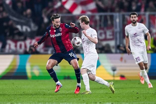 251106 Federico Bernardeschi of Bologna and Markus Haaland of Brann during the Europa League football match between Bologna and Brann on November 6, 2025 in Bologna Photo Image Photo BILDBYRAN kod XY XY0083 fotboll football soccer fotball uefa europa league europa league bologna brann bbeng  Copyright: ImagexPhoto BB251106ZK010