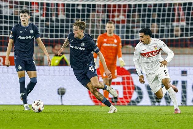 STUTTGART , 06-11-2025 , MHP Arena , season 2025 2026 , UEFA Europa League League phase match between Vfb Stuttgart and Feyenoord , Picture shows Feyenoord player Luciano Valente and Stuttgart player Tiago Tomas Stuttgart - Feyenoord  x31892220x Copyright: