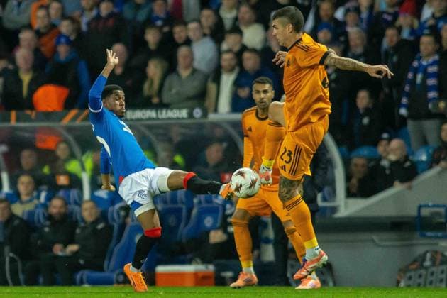 Rangers v Roma Europa League 06 11 2025. Jayden Meghoma of Rangers FC stretches to get to the ball ahead of Gianluca Mancini of AS Roma during the UEFA Europa League Rangers vs AS Roma, Ibrox Stadium, Glasgow, Scotland. 6 November 2025. Govan Ibrox Stadium Glasgow Scotland Editorial use only , Copyright: xColinxPoultneyx PSI-23179-0013
