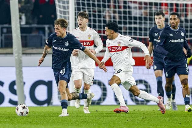 STUTTGART , 06-11-2025 , MHP Arena , season 2025 2026 , UEFA Europa League League phase match between Vfb Stuttgart and Feyenoord , Picture shows Feyenoord player Luciano Valente and Stuttgart player Tiago Tomas Stuttgart - Feyenoord  x31892223x Copyright: