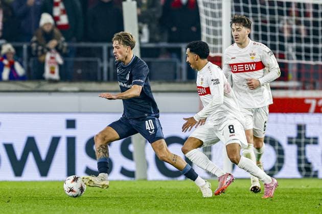 STUTTGART , 06-11-2025 , MHP Arena , season 2025 2026 , UEFA Europa League League phase match between Vfb Stuttgart and Feyenoord , Picture shows Feyenoord player Luciano Valente and Stuttgart player Tiago Tomas Stuttgart - Feyenoord  x31892226x Copyright:
