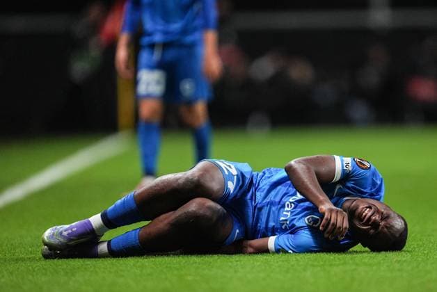 Genk s Ken Nkuba lies injured on the ground during a soccer game between Portuguese soccer team SC Braga and Belgian club KRC Genk, on Thursday 06 November 2025, in Braga, fourth game (out of 8) in the league phase of the UEFA Europa League competition. JOMAxGISBERT  x139685771x