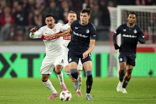 STUTTGART - (l-r) Tiago Tomas of VfB Stuttgart, Anel Ahmedhodzic of Feyenoord during the UEFA Europa League match between VFB Stuttgart and Feyenoord Rotterdam at the Stuttgart Arena on November 6, 2025, in Stuttgart, Germany. ANP BART STOUTJESDIJK UEFA Europa League Matchday 4 2025-2026 xVIxANPxSportx xxANPxIVx 541420465 originalFilename: 541420465.jpg