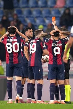 The referee Daniel Schlager gives a red card to Bologna s Charalampos Lykogiannis during the UEFA Europa League soccer match between Bologna and Brann at the Renato DallÕAra Stadium in Bologna, north Italy - Thursday, November 6, 2025 -  Copyright: xMassimoxPaolone LaPressex