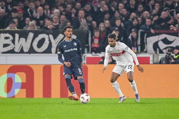 Goncalo Borges (Feyenoord Rotterdam) und Lorenz Assignon (VfB Stuttgart) battle for the ball during the UEFA Europa League 2025 26 League Phase MD4 match between VfB Stuttgart and Feyenoord at Stuttgart Arena on November 6, 2025 in Stuttgart, Germany. (Photo by Harry Langer DeFodi Images) Goncalo Borges Feyenoord Rotterdam and Lorenz Assignon VfB Stuttgart battle for the ball during the UEFA Europa League 2025 26 League Phase MD4 match between VfB Stuttgart and Feyenoord at Stuttgart Arena on November 6, 2025 in Stuttgart, Germany Photo by Harry Langer DeFodi Images