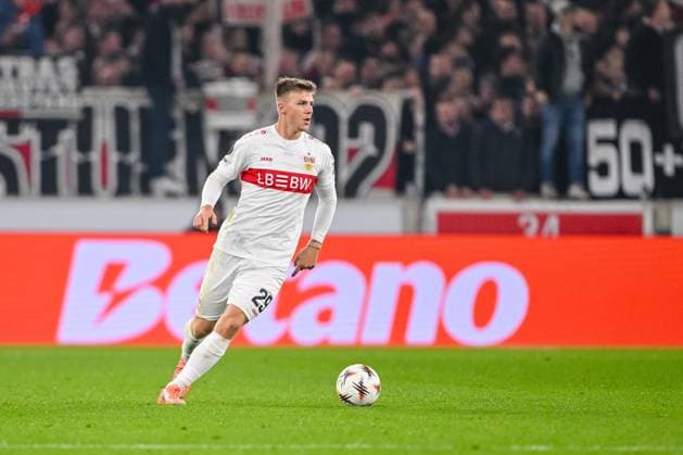 Finn Jeltsch (VfB Stuttgart) controls the Ball during the UEFA Europa League 2025 26 League Phase MD4 match between VfB Stuttgart and Feyenoord at Stuttgart Arena on November 6, 2025 in Stuttgart, Germany. (Photo by Harry Langer DeFodi Images) Finn Jeltsch VfB Stuttgart controls the Ball during the UEFA Europa League 2025 26 League Phase MD4 match between VfB Stuttgart and Feyenoord at Stuttgart Arena on November 6, 2025 in Stuttgart, Germany Photo by Harry Langer DeFodi Images