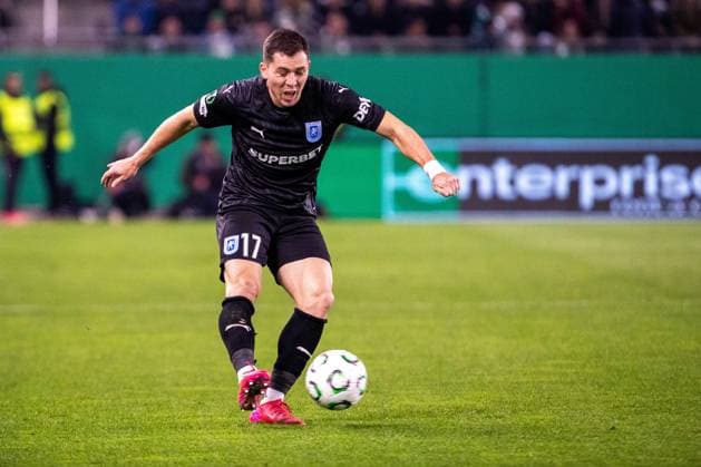 SOCCER - UEFA ECL, Rapid vs Craiova VIENNA,AUSTRIA,06.NOV.25 - SOCCER - UEFA Conference League, SK Rapid Wien vs CS Universitatea Craiova. Image shows Carlos Mora (Craiova).  GEPAxpictures xPhilippxBrem
