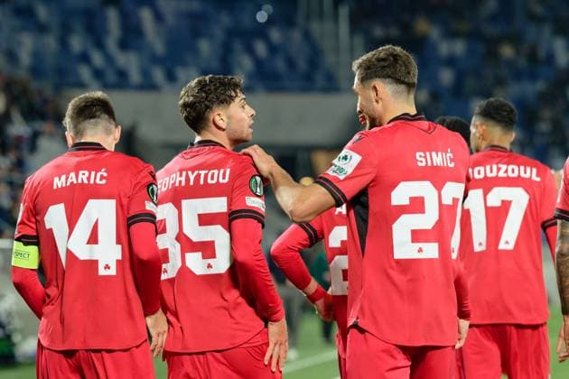 Angelos Neophytou (85 Omonoia) celebrates after scoring his team s first goal with teammates Mateo Maric (14 Omonoia) Stefan Simic (27 Omonoia) during the UEFA Conference League match between Lausanne and Omonoia at Stade de la Tuiliere in Lausanne, Switzerland Copyright: xGiuseppexVelletrix xSPPx Sportspressphoto_SPR57807
